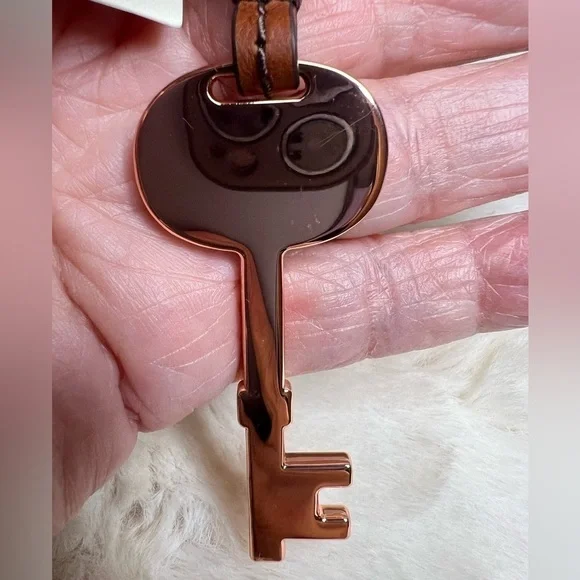 FOSSIL SOFIA ROSE-GOLD TONE SKELETON KEY FOB - Picture 4 of 8